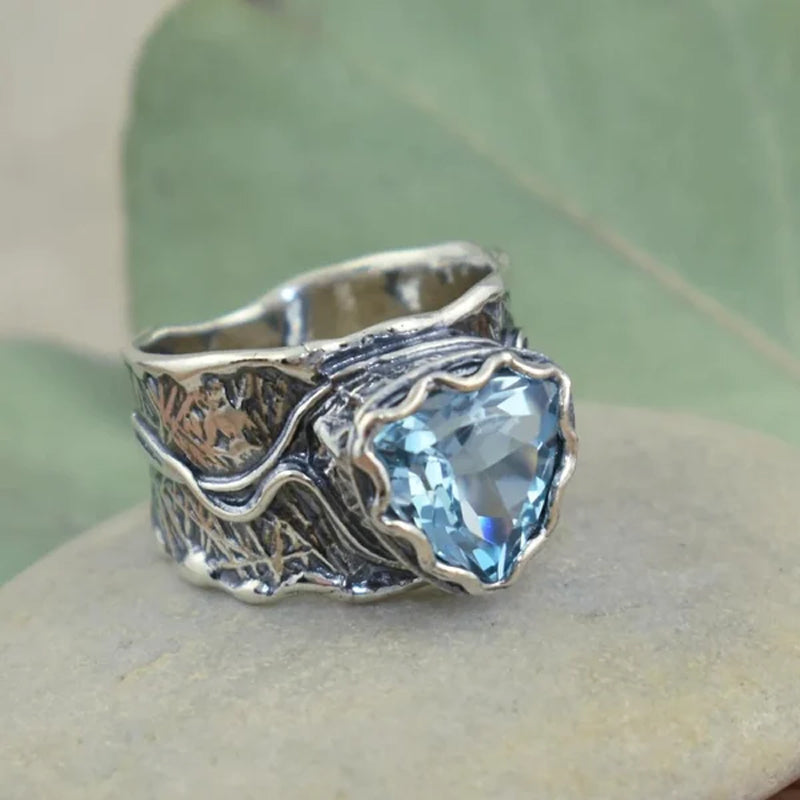 Bague en argent avec topaze bleue