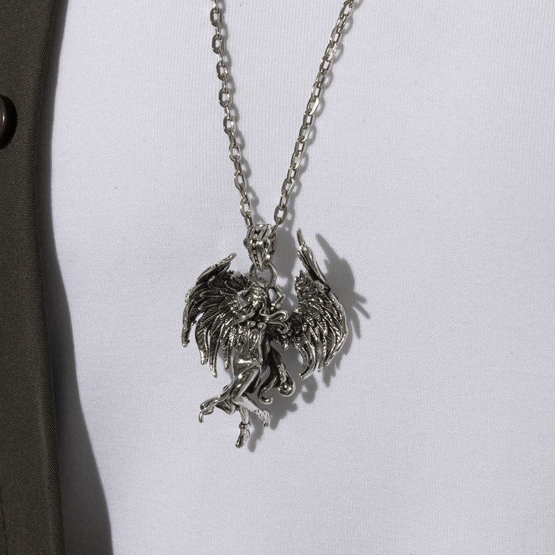 Collier pendentif ange maléfique