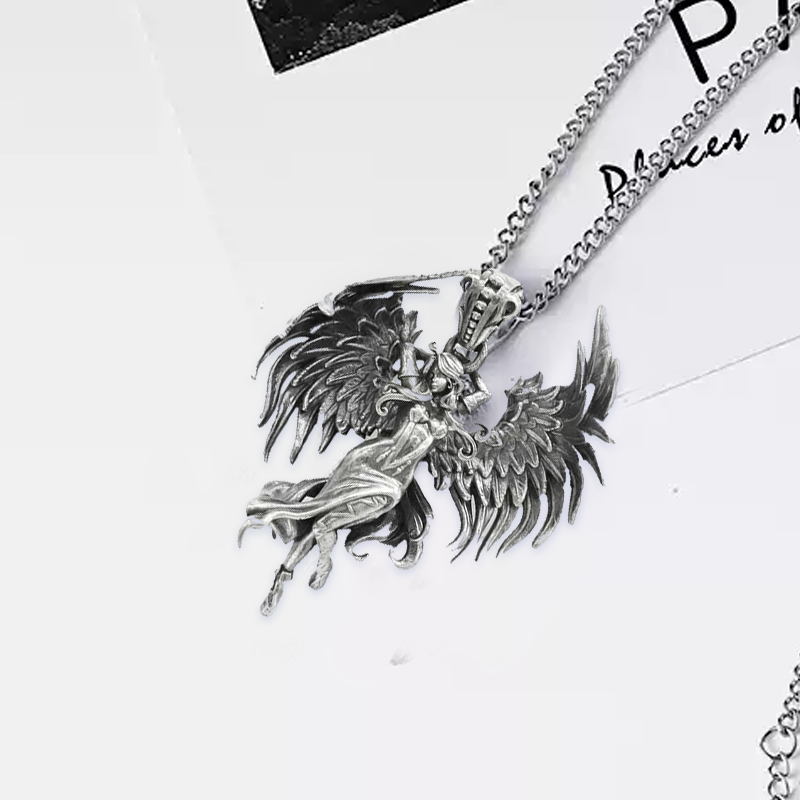 Collier pendentif ange maléfique