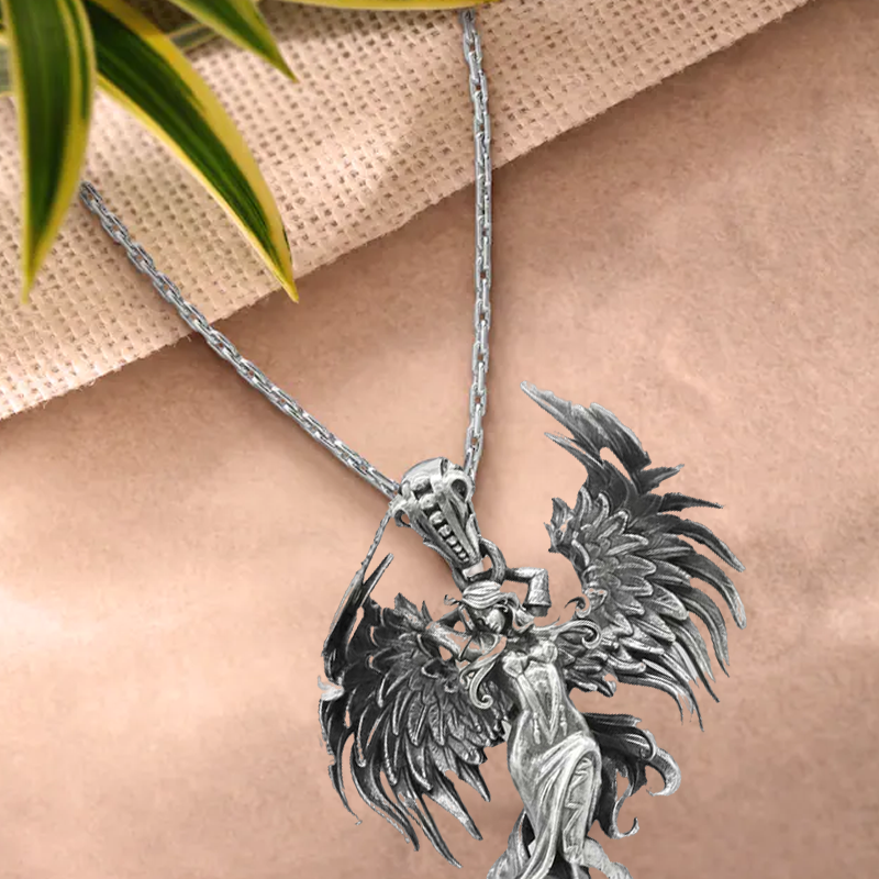 Collier pendentif ange maléfique