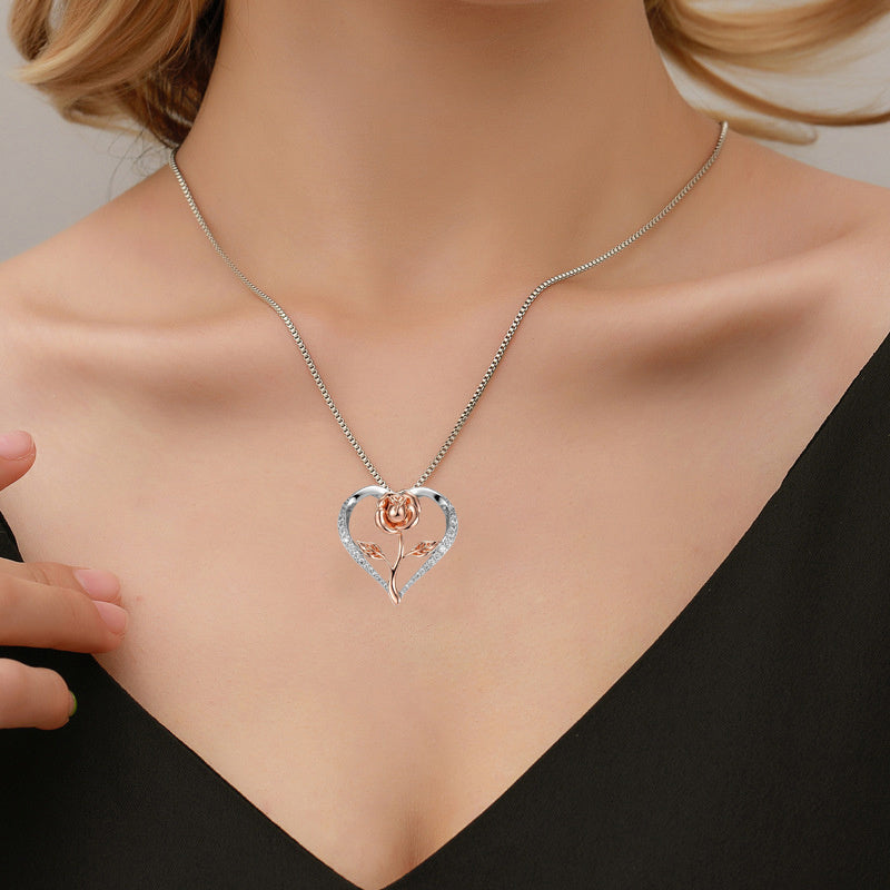 Collier Pendentif Élégant en Forme de Cœur avec Rose